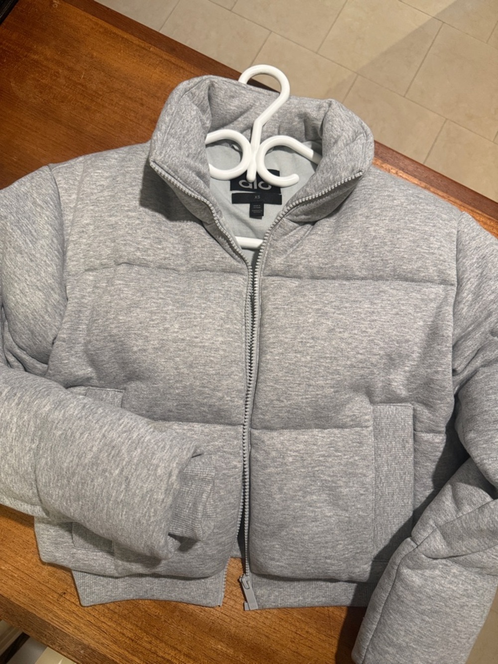 ALO Yoga Gray sweatshirt puffer